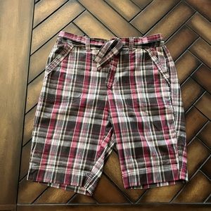 🧵Size 8 - St. John’s Bay Shorts